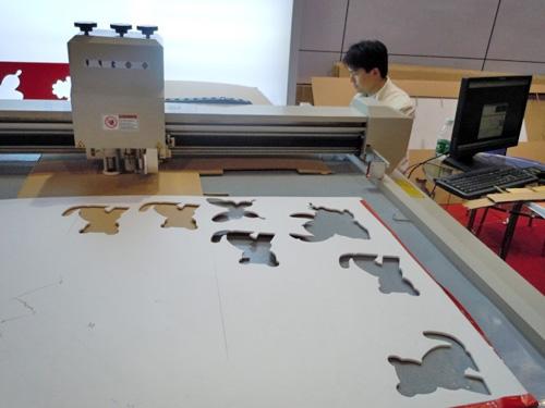 電子材料切割機(jī)