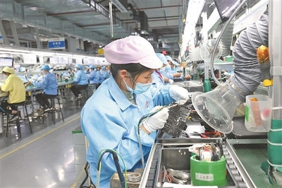 全區(qū)各地科學有序推動企業(yè)達產(chǎn)滿產(chǎn) 開足馬力忙生產(chǎn)